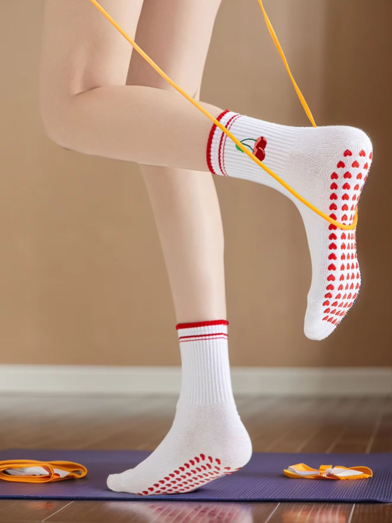 Pilates & Yoga Unleashed International Academy Yonkers - 1 Pasang Kaus Kaki Yoga Profesional